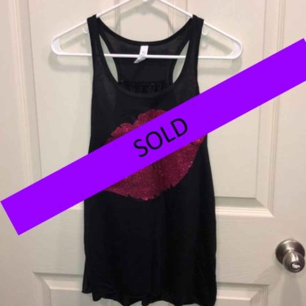 Glittery pink lips tank